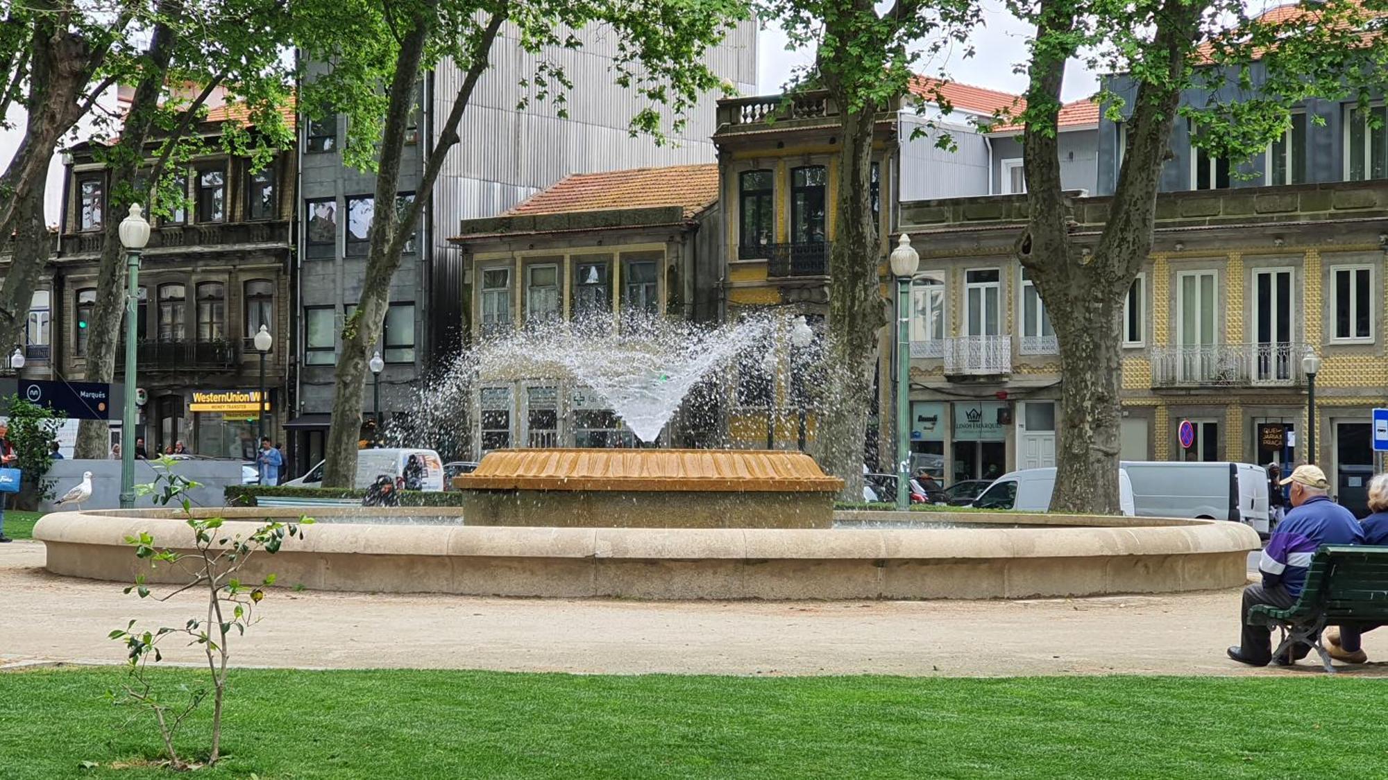 Downtown Porto With Parking Next To Subway Apartment Exterior photo